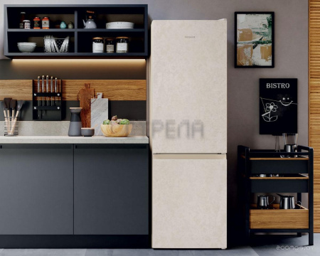 Холодильник с нижней морозильной камерой Hotpoint-Ariston HT 4180 AB