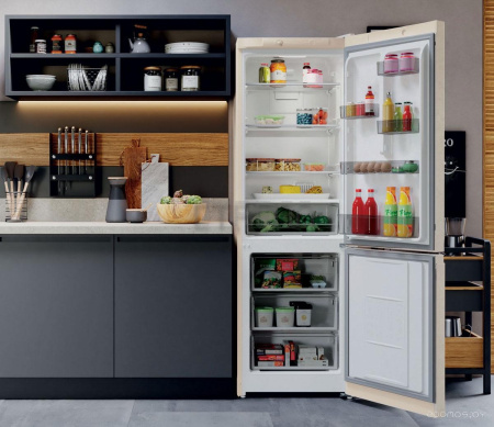 Холодильник с нижней морозильной камерой Hotpoint-Ariston HT 4180 AB