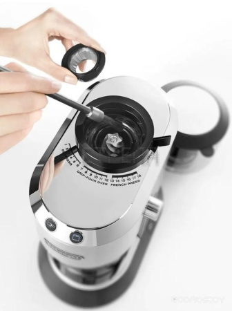 Кофемолка Delonghi KG 520.M