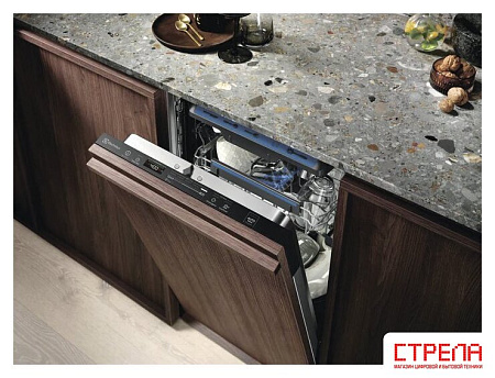 Встраиваемая посудомоечная машина Electrolux EEM43211L