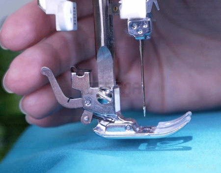 Компьютерная швейная машина Necchi 1500